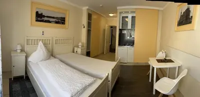 Ein Bett oder Betten in einem Zimmer der Unterkunft Sleep & Living Forst ehem Corona