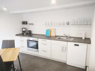 Küche/Küchenzeile in der Unterkunft Spacious 6 Room Flat *Balcony & Terrace*