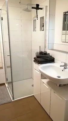 Ein Badezimmer in der Unterkunft Apartment mit Terrasse in Abstatt