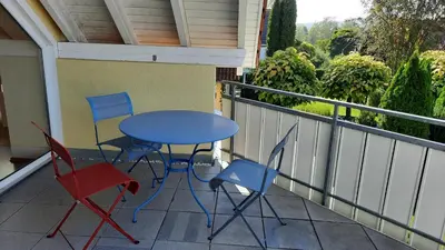 Ein Balkon oder eine Terrasse in der Unterkunft Ferienwohnung Rosengarten