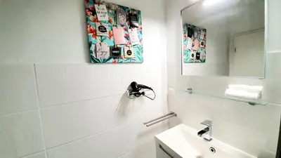 Ein Badezimmer in der Unterkunft ☆WOW! Stylish Studio in Centre Near University☆