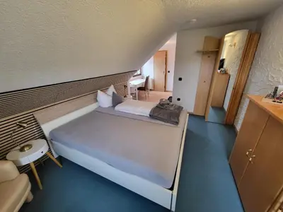 Ein Bett oder Betten in einem Zimmer der Unterkunft Hotel Schönblick