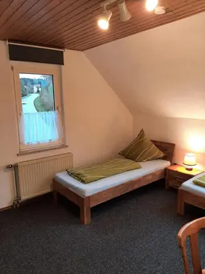Ein Bett oder Betten in einem Zimmer der Unterkunft Gästezimmer Löhrbacher Tal