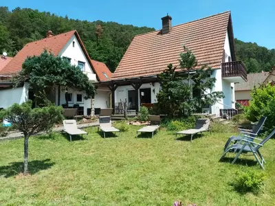 Ein Garten an der Unterkunft Lachberg9
