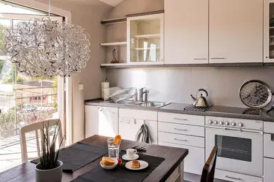 Küche/Küchenzeile in der Unterkunft Charmante, großzügige Ferienwohnung Villa Fleurie