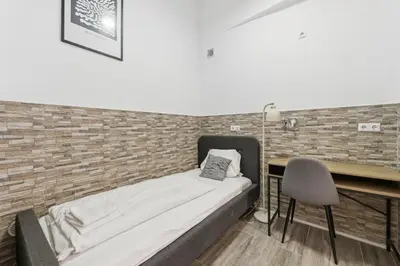 Ein Bett oder Betten in einem Zimmer der Unterkunft BackHome - SUITE XL - Parkhaus - Fantastische Schlosslage - SmartTV - Waschmaschine - Netflix - 90qm - 24h Checkin- Apartment 6