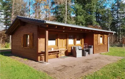 Das Gebäude in dem sich das Ferienhaus befindet