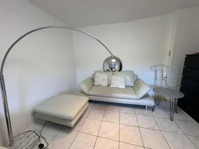 Ein Sitzbereich in der Unterkunft Zimmer für 2 Monteure in Heppenheim Kirschhausen