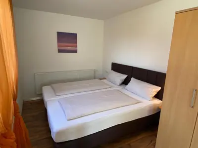 Ein Bett oder Betten in einem Zimmer der Unterkunft Fleiner Gästehaus