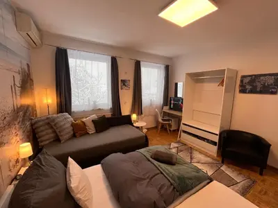 TV/Unterhaltungsangebot in der Unterkunft Großes Apartment Aschaffenburg 4 Schlafzimmer bis zu 10 Personen Mainpark Apartment Mainaschaff