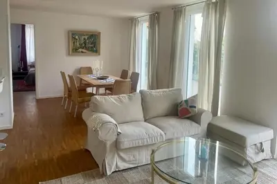 Ein Sitzbereich in der Unterkunft Wohnen am Seebach