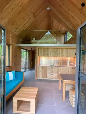 Ein Sitzbereich in der Unterkunft Baumwipfelhaus