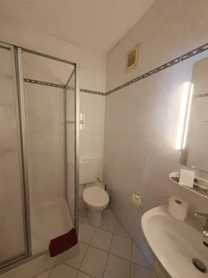 Ein Badezimmer in der Unterkunft App 21 Gästehaus Zwingenberg