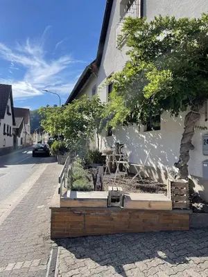 Ein Garten an der Unterkunft Modern holiday apartment in the heart of Klingenmünster