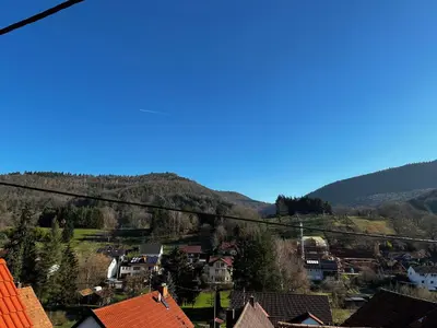Ein allgemeiner Bergblick oder ein Berglick von der Ferienwohnung aus