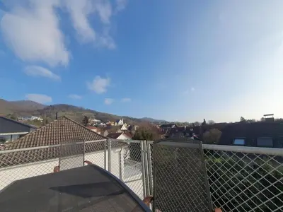 Ein allgemeiner Bergblick oder ein Berglick von der Ferienwohnung aus