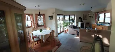 Ein Sitzbereich in der Unterkunft Ferienwohnung Haus Winterberg
