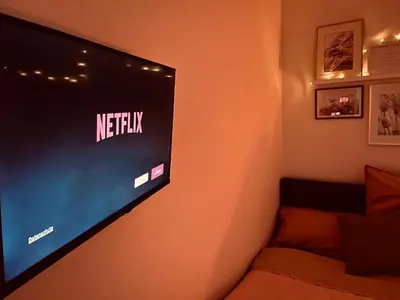 TV/Unterhaltungsangebot in der Unterkunft MyBLEISURE Premium Apartment mit Küche und Netflix nahe Heidelberg I SAP, MLP, Unternehmen im Rhein-Neckar-Kreis