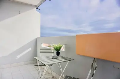 Ein Balkon oder eine Terrasse in der Unterkunft NEU modernes Apartment in Top Lage, free Parking max 1,65m Höhe und 1,8m Breite