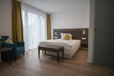 Ein Bett oder Betten in einem Zimmer der Unterkunft Wo der Hahn kräht