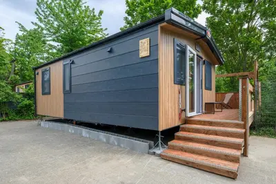 Das Gebäude in dem sich das Ferienhaus befindet