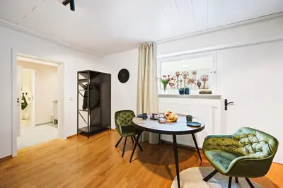 Küche/Küchenzeile in der Unterkunft 1BR 2Beds - kleiner privater Innenhof- Barrierefrei! -frisch saniert - Mozart EINS