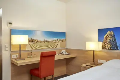 Ein Bett oder Betten in einem Zimmer der Unterkunft H+ Hotel Darmstadt