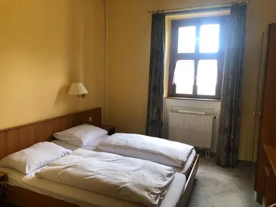 Ein Bett oder Betten in einem Zimmer der Unterkunft Gasthaus Klosterhof