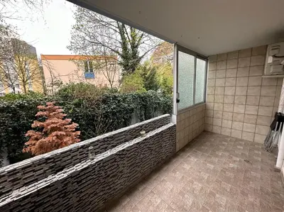 Ein Balkon oder eine Terrasse in der Unterkunft Beautiful, large and great apartment with balcony in top location