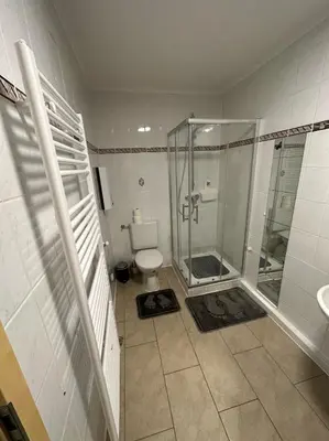 Ein Badezimmer in der Unterkunft Beautiful, large and great apartment with balcony in top location