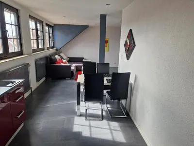 Ein Sitzbereich in der Unterkunft Wohnen auf Zeit City Speyer