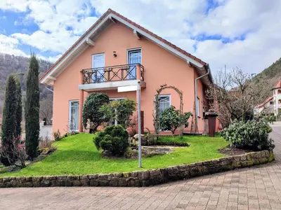 Das Gebäude in dem sich die Ferienwohnung befindet