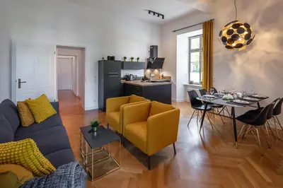 Ein Sitzbereich in der Unterkunft Acapella Suite Allegro 76qm I Altstadt l Weinberg