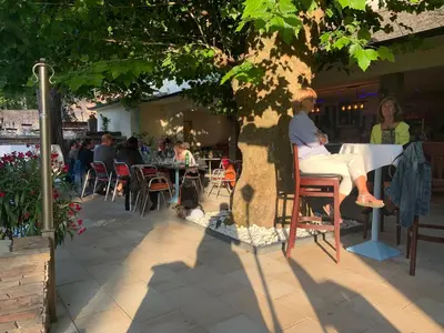 Ein Restaurant oder anderes Speiselokal in der Unterkunft Burgfreiheit
