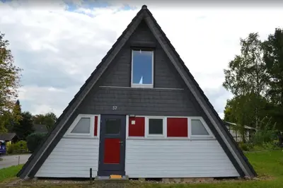 Das Gebäude in dem sich das Ferienhaus befindet