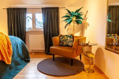 Ein Sitzbereich in der Unterkunft nidusROOMS: Art Déco Apartment nähe Heidelberg