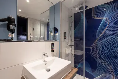 Ein Badezimmer in der Unterkunft Holiday Inn-the niu, Wave Karlsruhe Oststadt by IHG