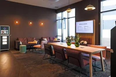 Ein Sitzbereich in der Unterkunft Holiday Inn-the niu, Wave Karlsruhe Oststadt by IHG
