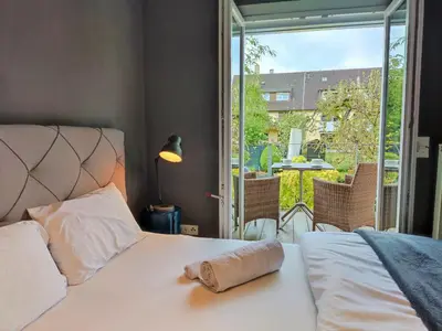 Ein Bett oder Betten in einem Zimmer der Unterkunft Zen Apartment - spacious - garden - kitchen